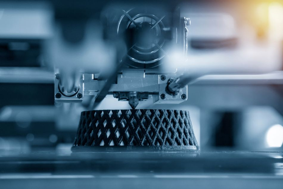 3D model with support structures to prevent sagging during printing
